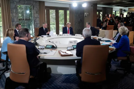 G7 leaders at summit table discussion